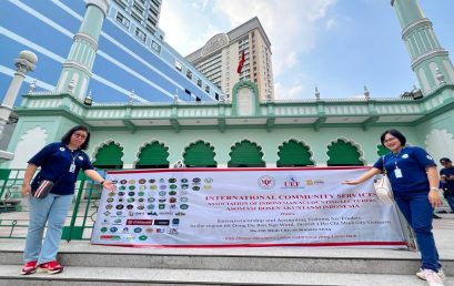 DOSEN PSMA FEB-UNSRAT IKUT SERTA PENGABDIAN MASYARAKAT DI VIETNAM